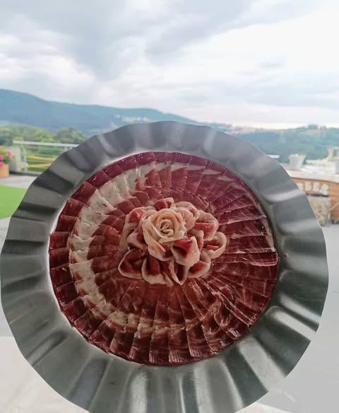 Roseta de jamón con vistas a la montaña